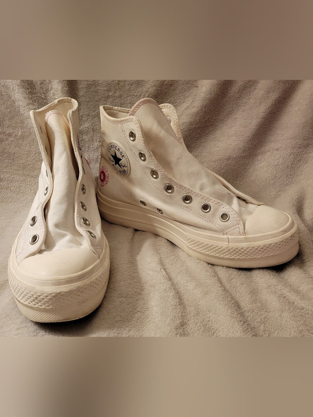 Converse High Top Platform Sneakers. Women's 9.5.  Cream/Off-White